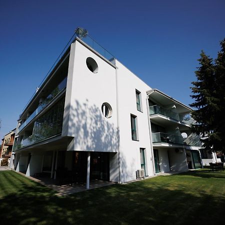 Villa Bauhaus Wellness Apartman 202 Siofok Exterior photo